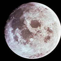Внутри Луны может быть столько же воды, сколько в земной мантии