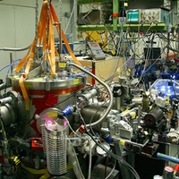 Ученым удалось точно измерить частоту оптического перехода в атоме водорода